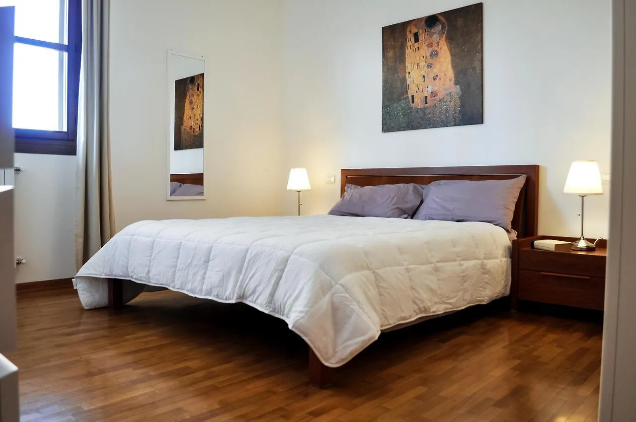 Decumana Apartment Bologna